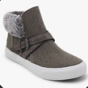 Blowfish Mojie dark charcoal gray canvas with faux fur sneakers NIB size 8.5